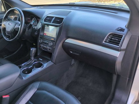 Used 2017 Ford Explorer XLT w/ Equipment Group 202A image 28