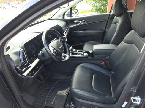 Used 2024 Kia Sportage EX image 8