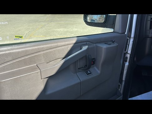 Used 2017 GMC Savana 2500 image 7