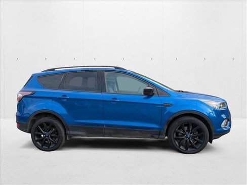 Used 2017 Ford Escape SE w/ Equipment Group 201A image 4