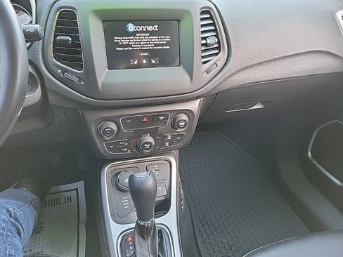 Used 2019 Jeep Compass Latitude w/ Cold Weather Group image 10