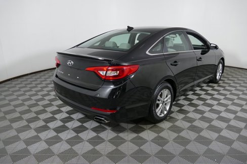 Used 2017 Hyundai Sonata SE image 3