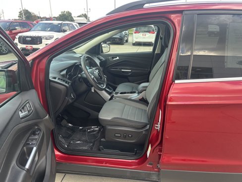 Used 2016 Ford Escape SE w/ Equipment Group 201A image 10