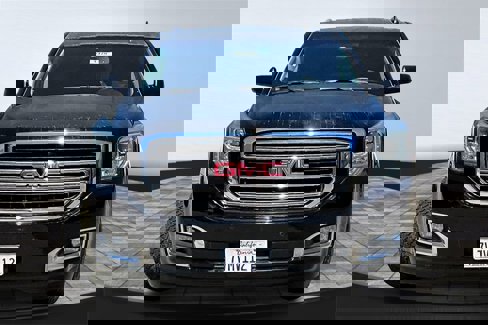 Used 2017 GMC Yukon SLT image 3