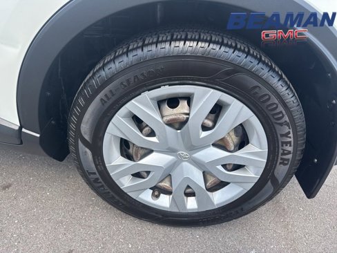 Used 2020 Toyota C-HR LE image 30