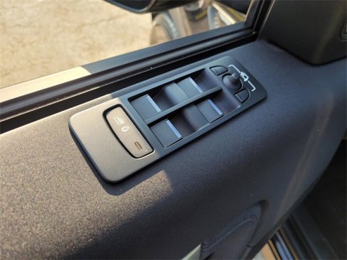 Used 2022 Land Rover Discovery Sport SE image 17