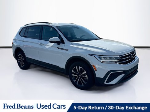 Used 2022 Volkswagen Tiguan S image 1