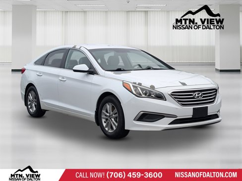 Used 2017 Hyundai Sonata SE image 2