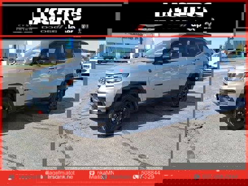 Used 2023 Jeep Compass Trailhawk image 1