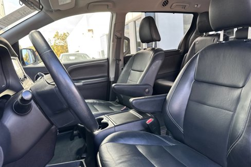 Used 2019 Toyota Sienna SE image 23