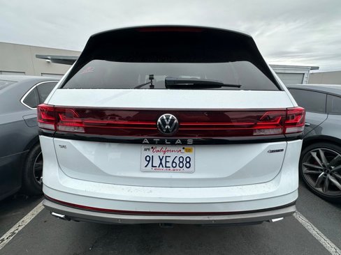 Used 2024 Volkswagen Atlas Peak Edition SE image 5