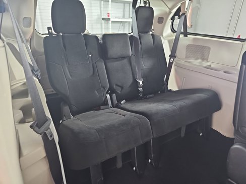 Used 2012 Chrysler Town & Country Touring image 23