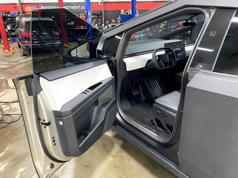Used 2024 Tesla Cybertruck AWD Crew Cab image 16