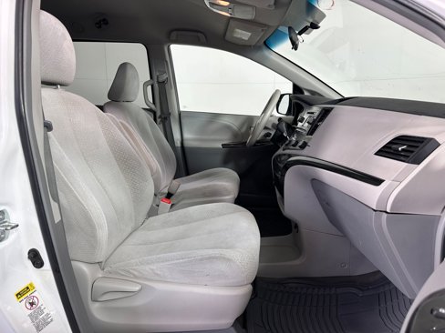 Used 2012 Toyota Sienna LE image 25