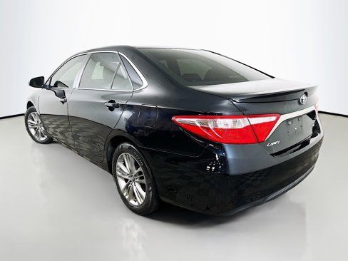 Used 2017 Toyota Camry SE image 5