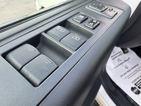 Used 2014 Nissan Titan SV w/ SV Value Truck Package image 10