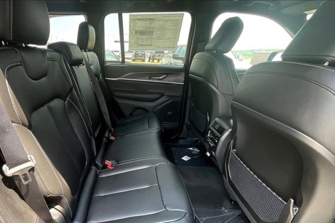 New 2025 Jeep Grand Cherokee Limited image 27