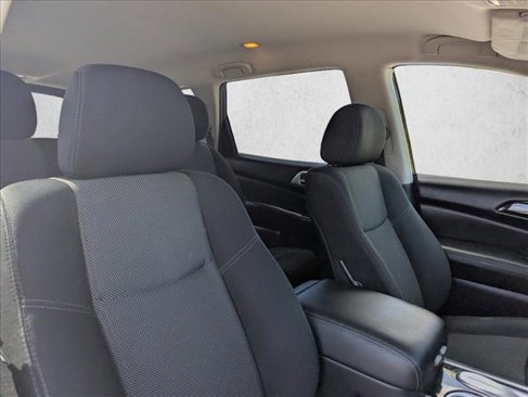 Used 2018 Nissan Pathfinder S image 29