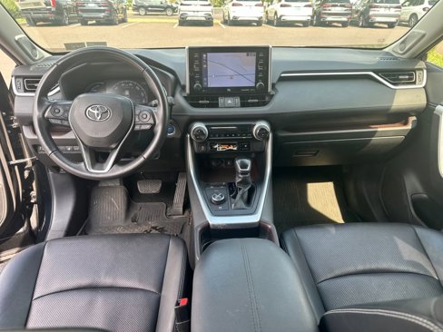 Used 2020 Toyota RAV4 Limited image 11