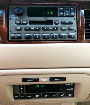 Used 2001 Lincoln Town Car Executive image 26