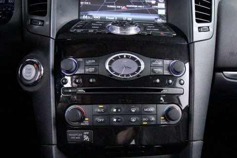 Used 2017 INFINITI QX70 AWD w/ Premium Package image 18