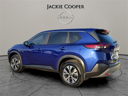 Used 2023 Nissan Rogue SV image 3