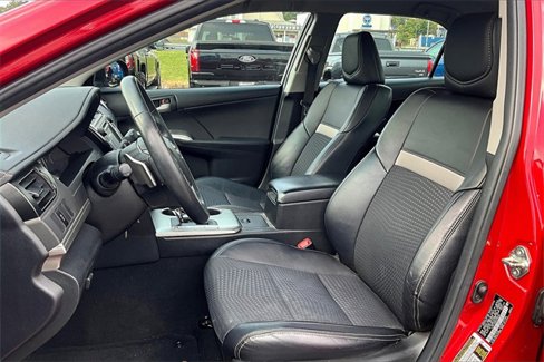 Used 2014 Toyota Camry L image 5