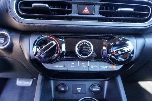 Used 2022 Hyundai Kona SEL image 18