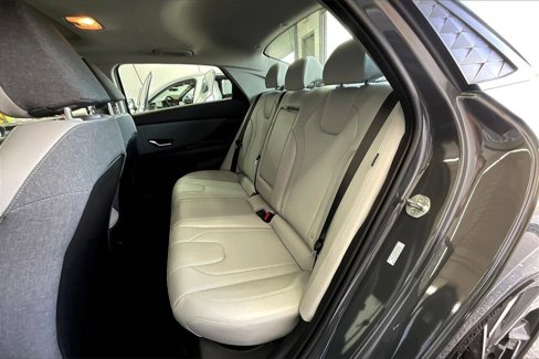 Used 2024 Hyundai Elantra Limited image 17