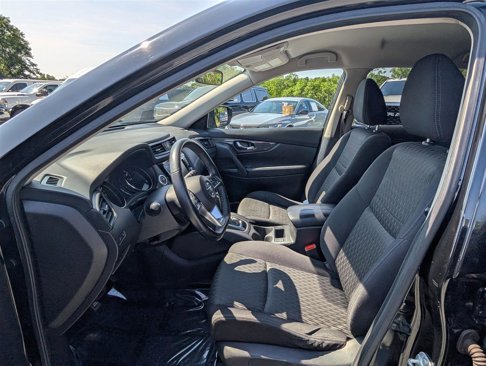 Used 2018 Nissan Rogue SV image 15
