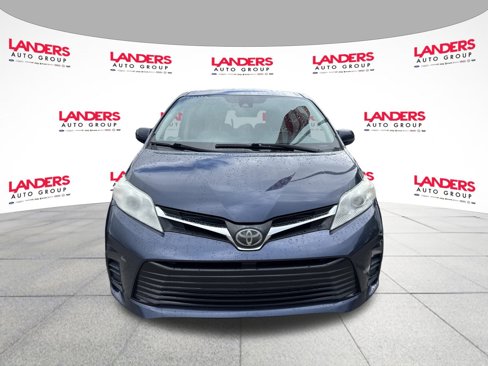 Used 2018 Toyota Sienna LE image 5