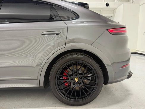 Used 2023 Porsche Cayenne GTS image 11