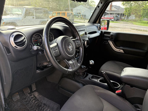 Used 2017 Jeep Wrangler Unlimited Sahara w/ Dual Top Group image 14