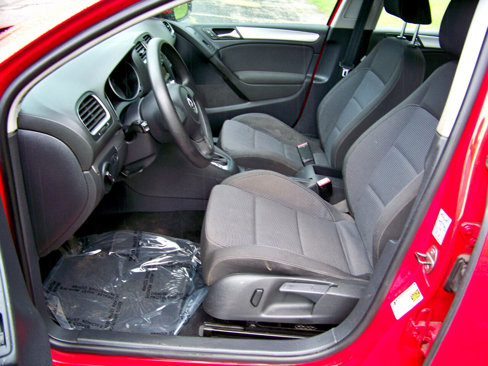 Used 2011 Volkswagen Golf 4-Door image 16