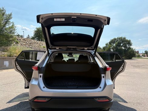 Used 2021 Toyota Venza LE w/ Carpet Mat Package (TMS) image 17