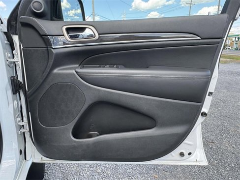 Used 2014 Jeep Grand Cherokee Overland w/ Advanced Technology Group image 13