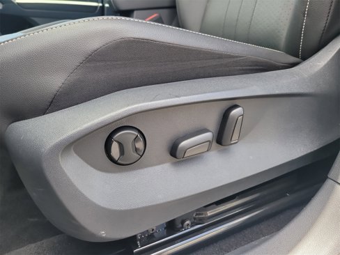 Used 2022 Volkswagen Tiguan SE image 19