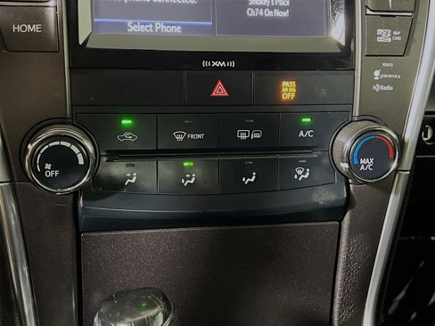 Used 2016 Toyota Camry SE image 25