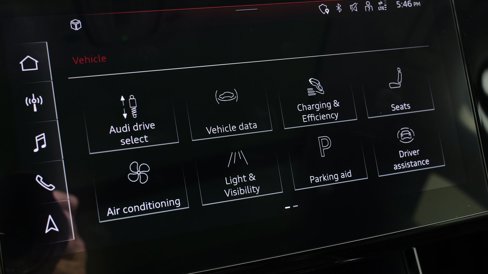 Used 2022 Audi e-tron Premium Plus w/ Premium Plus Package image 69