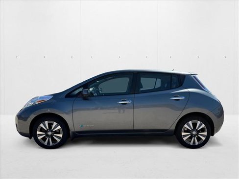 Used 2015 Nissan Leaf SL w/ Premium Package image 9