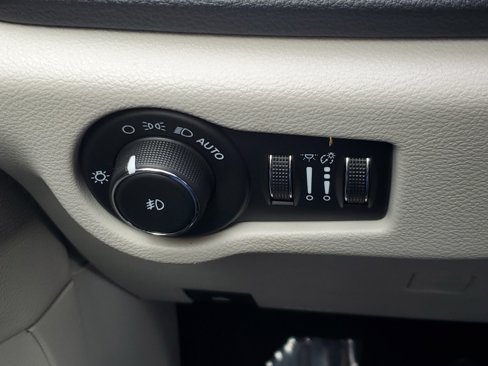 Used 2020 Chrysler Pacifica Limited w/ Advanced Safetytec Group image 12