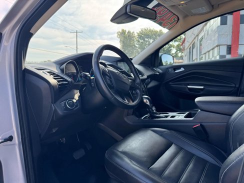 Used 2018 Ford Escape Titanium w/ Ford Safe & Smart Package image 13
