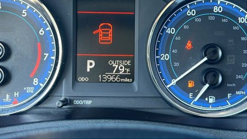 Used 2018 Toyota Corolla LE image 30