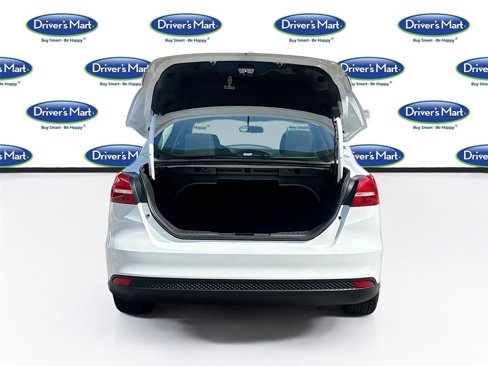 Used 2018 Ford Focus SE w/ SE Appearance Package image 26