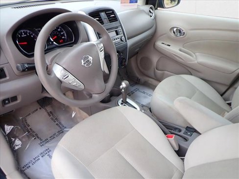 Used 2015 Nissan Versa SV image 9