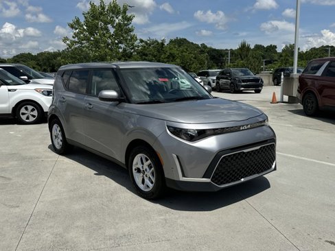 Used 2023 Kia Soul LX w/ LX Technology Package image 3