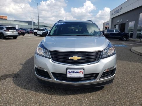 Used 2017 Chevrolet Traverse LS image 3