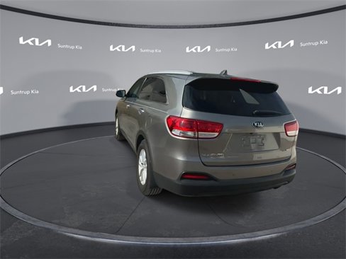 Used 2017 Kia Sorento LX w/ LX Convenience Package image 15