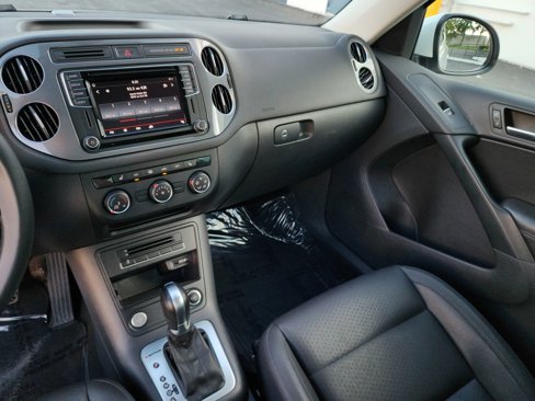 Used 2017 Volkswagen Tiguan Wolfsburg Edition image 9