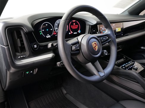 Used 2024 Porsche Cayenne image 15